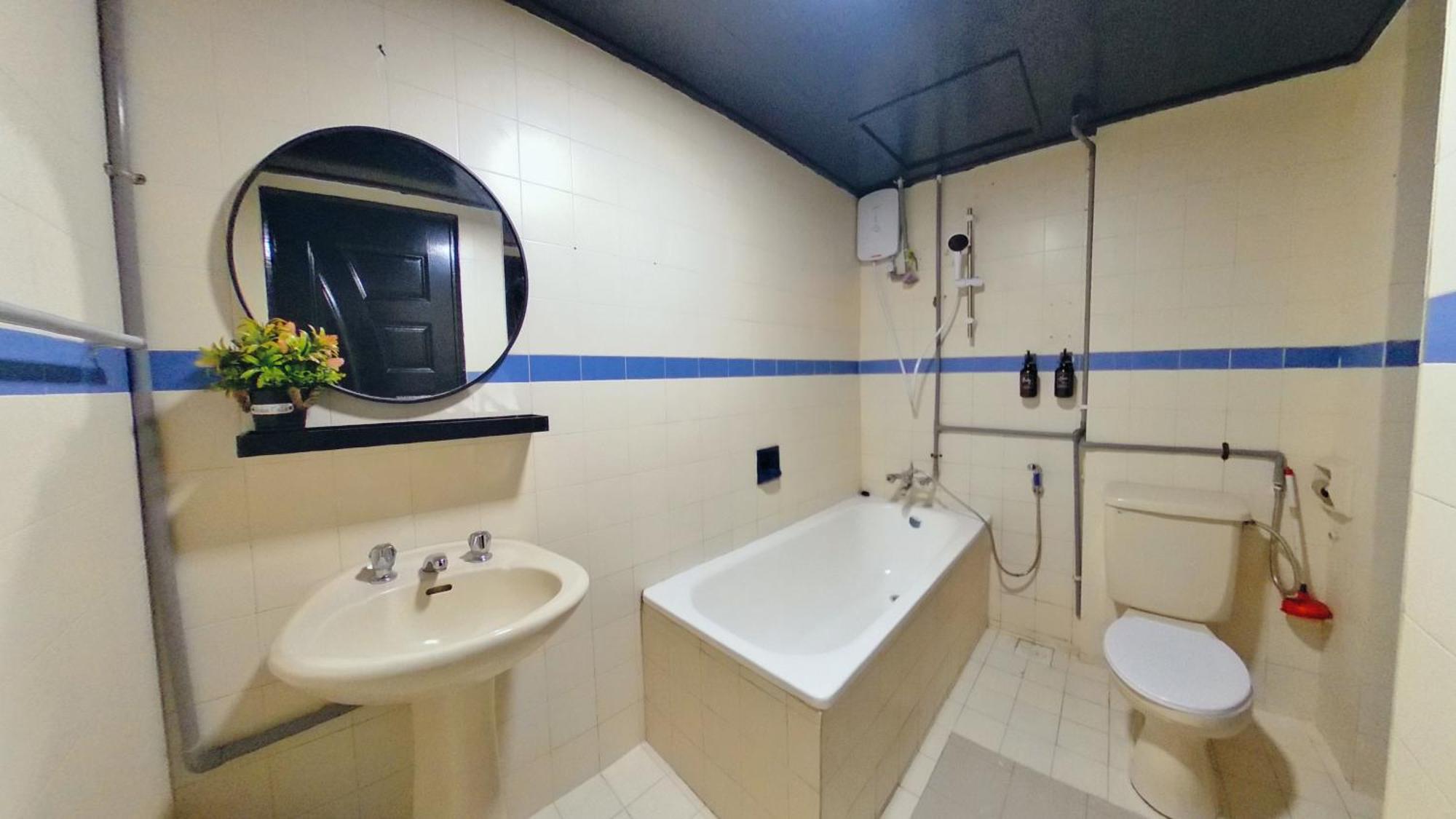 Apartment Pd Up To 10pax 2r2b Beachfront, Pool View, Wifi, 50